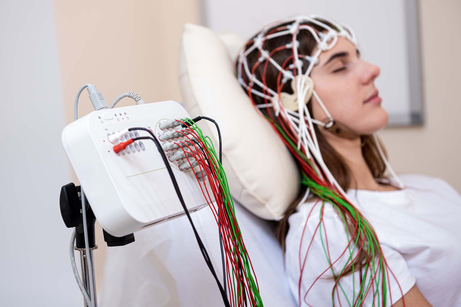 EEG (Elektroensefalografi) Testi